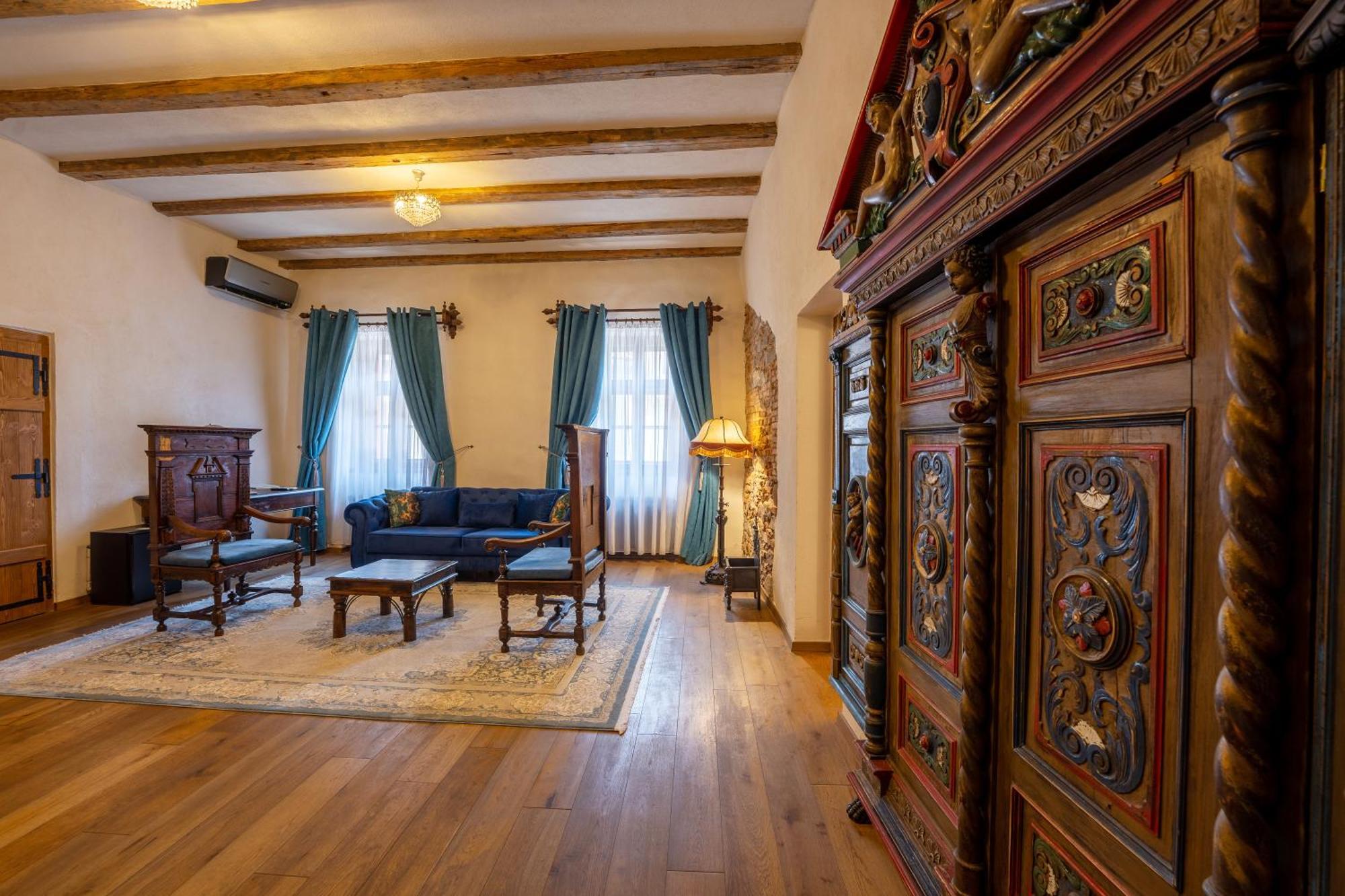 The Throne - M Museum Hotel 시기쇼아라 외부 사진